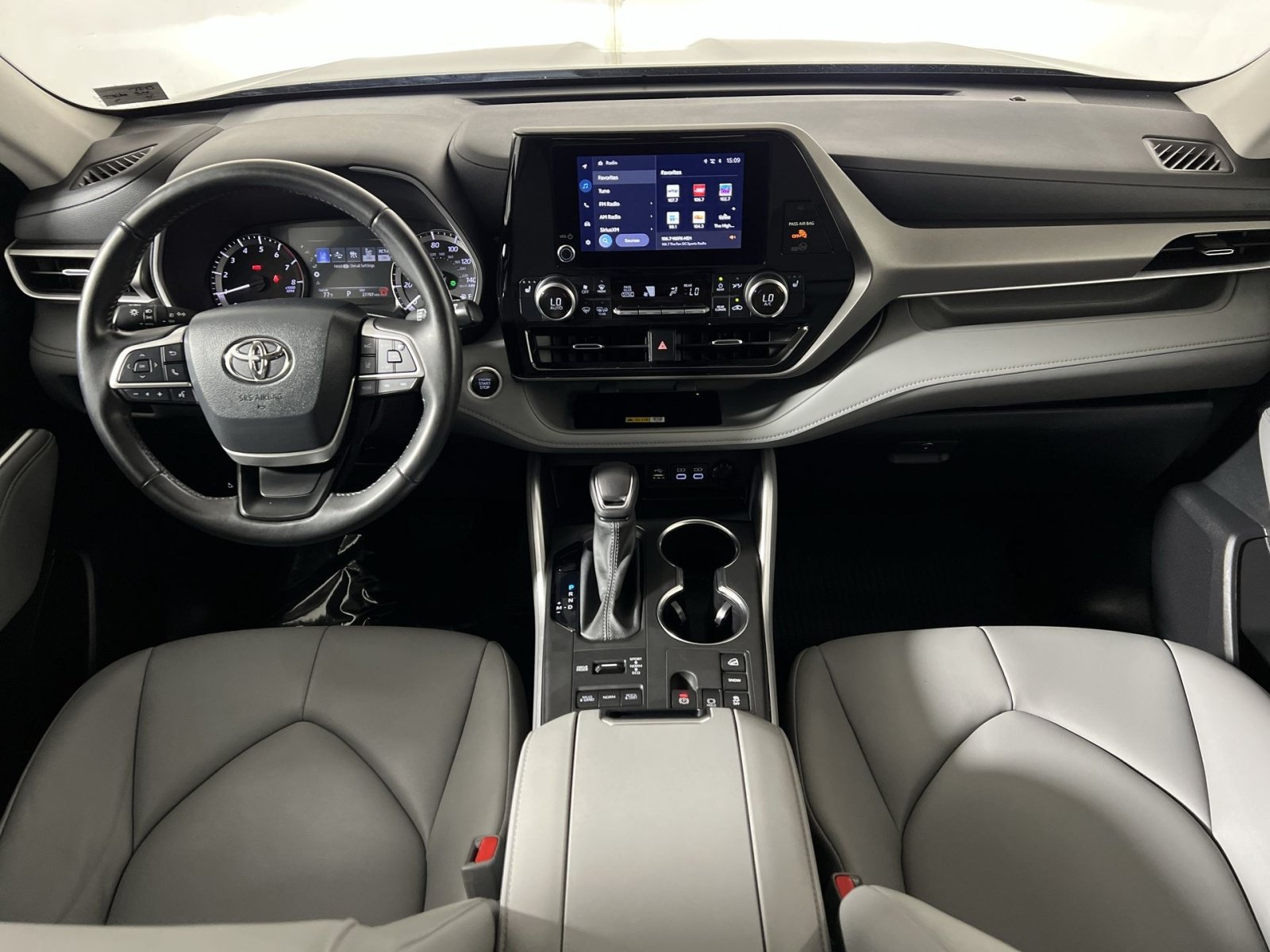 Used 2024 Toyota Highlander XLE AWD/4WD image 22