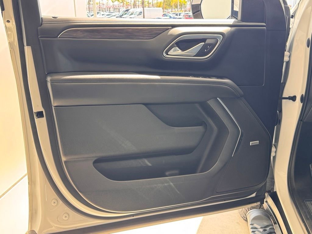 Used 2022 Chevrolet Tahoe Z71 w/ Luxury Package image 16