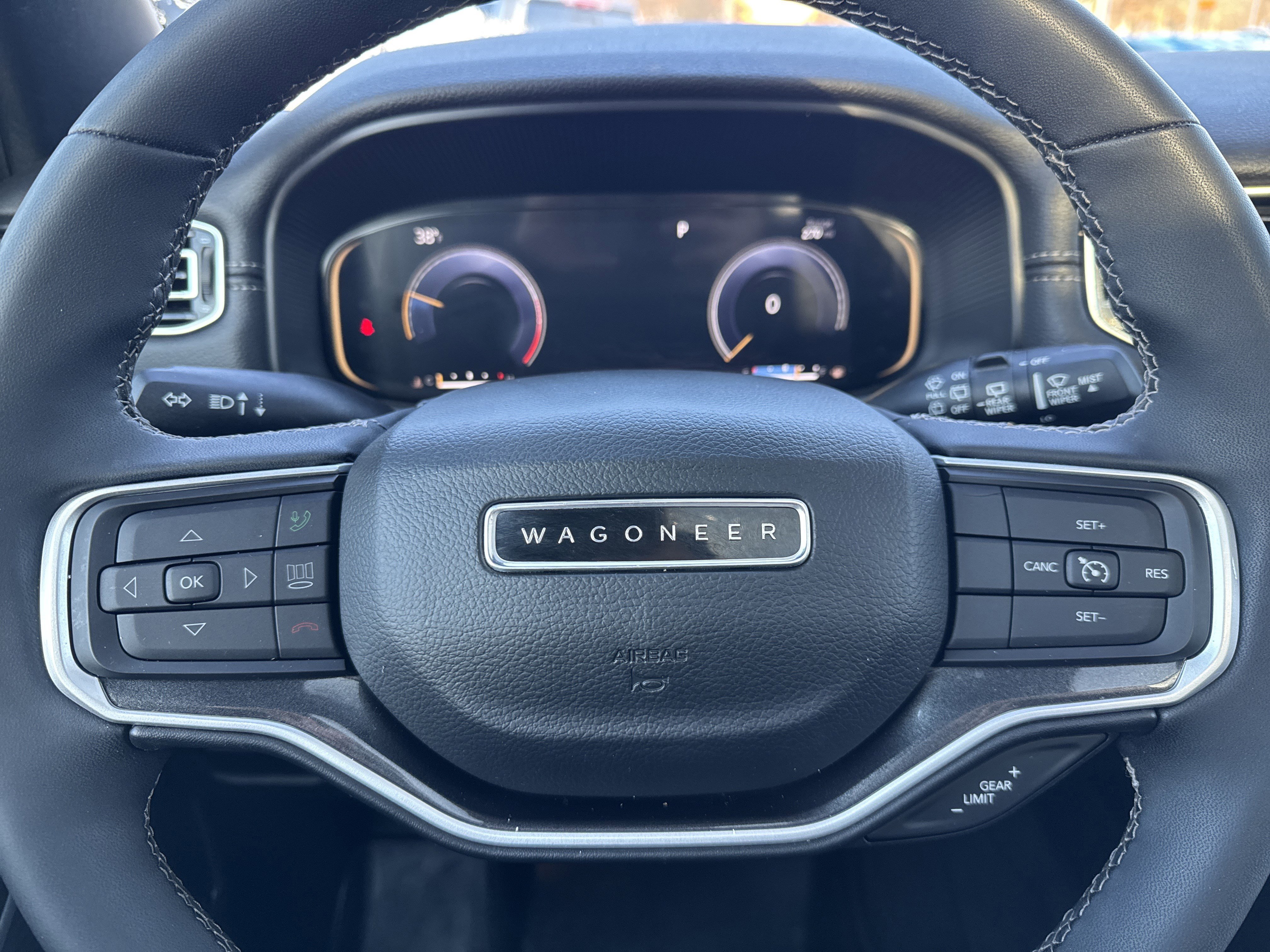 Used 2023 Jeep Wagoneer BASE w/ Premium Group I image 15