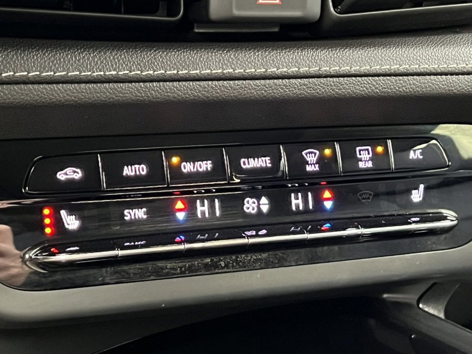 Used 2022 Buick Envision Essence w/ Technology Package I image 33