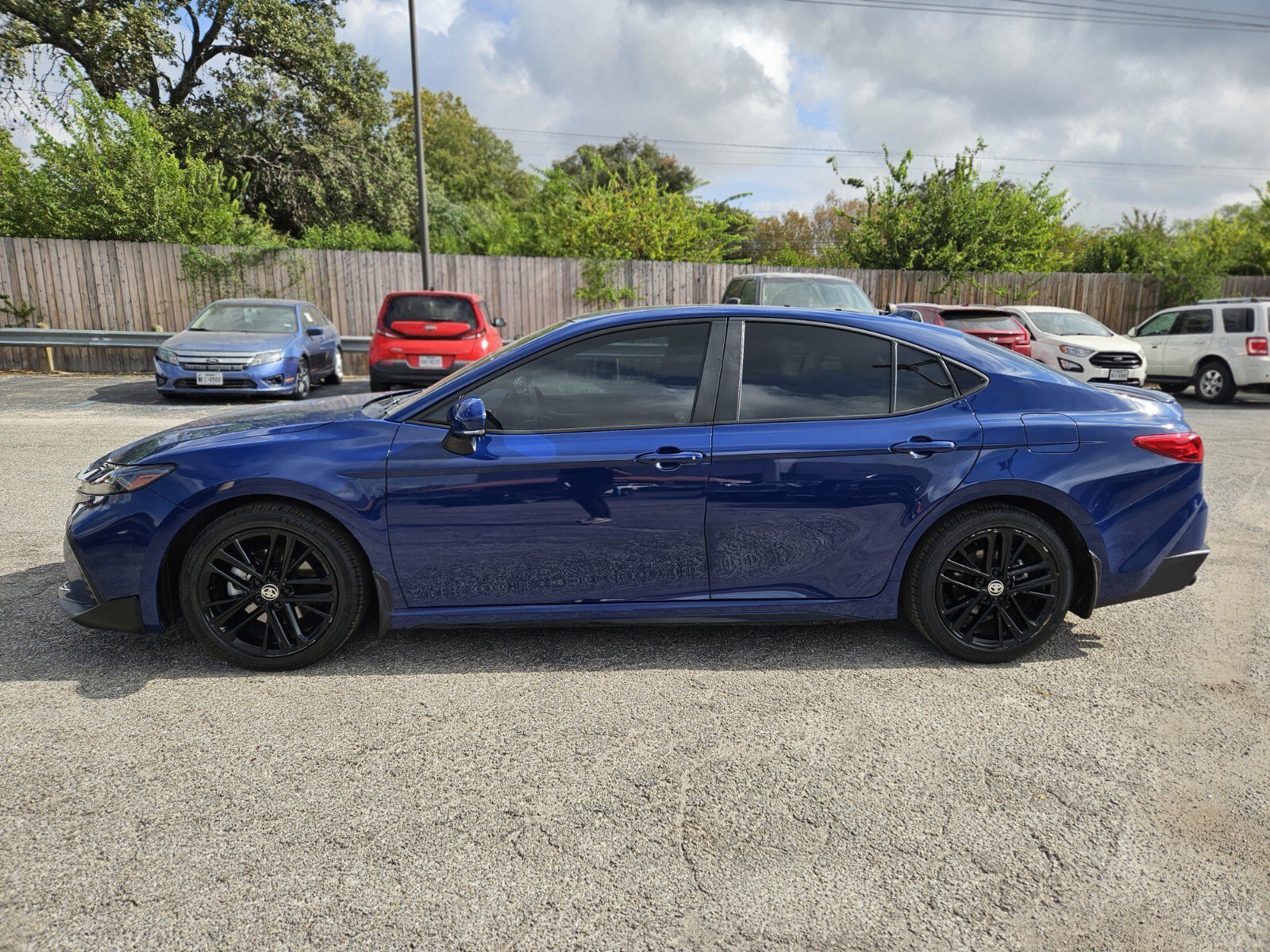 Used 2025 Toyota Camry SE image 6