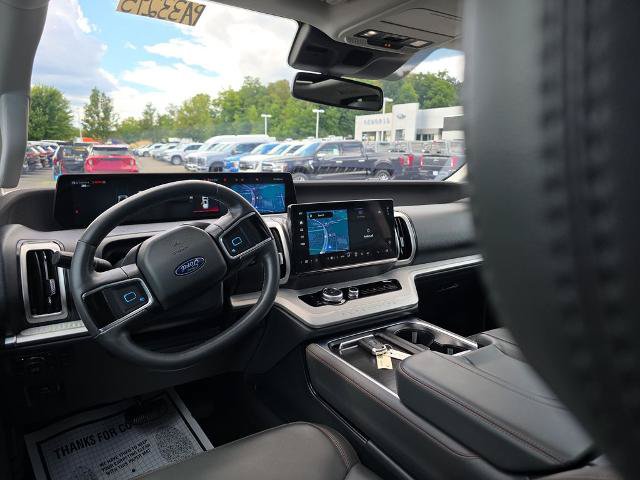 Certified 2025 Ford Expedition Active AWD/4WD image 19