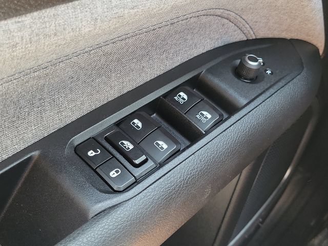 Used 2024 Jeep Compass Latitude AWD/4WD image 13