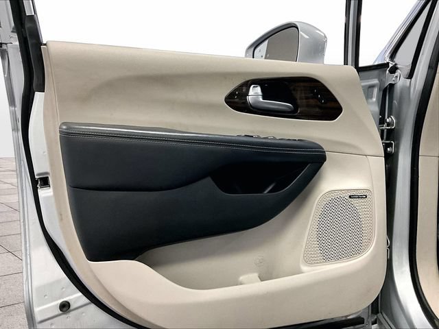 Used 2022 Chrysler Pacifica Limited AWD/4WD image 22