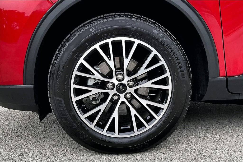 Certified 2025 Ford Escape SE w/ PHEV Premium Package FWD image 9