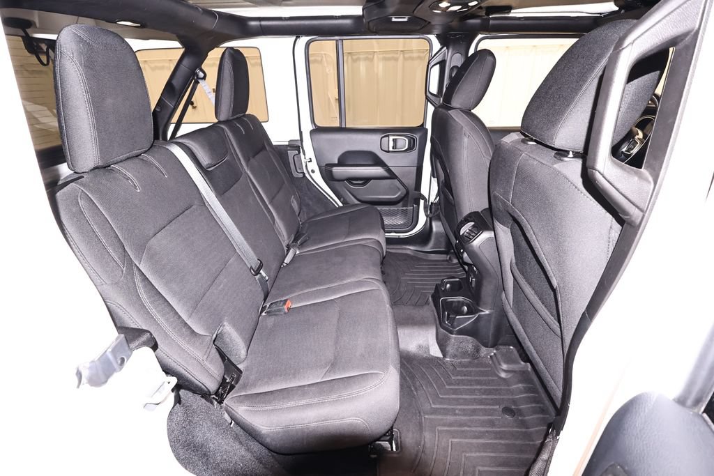 Used 2019 Jeep Wrangler Unlimited Sahara w/ Uconnect 4C Nav & Sound Group AWD/4WD image 16