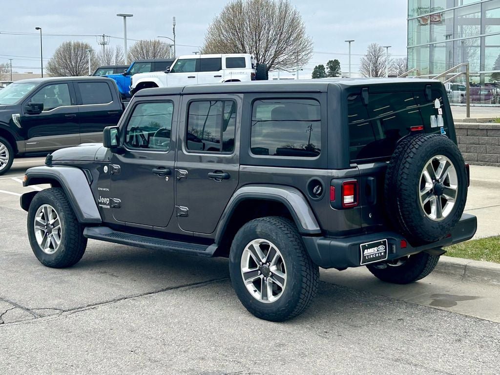 Used 2018 Jeep Wrangler Unlimited Sahara AWD/4WD image 4