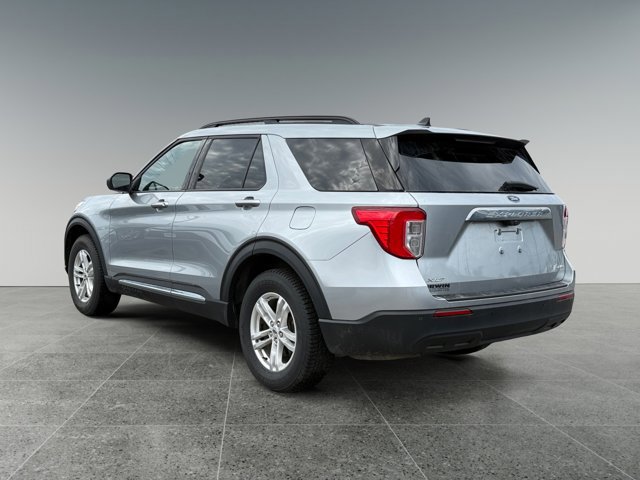 Certified 2023 Ford Explorer XLT image 3