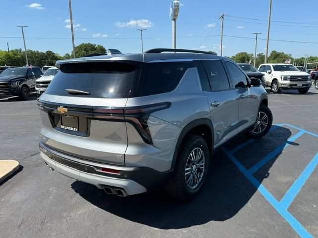 Used 2024 Chevrolet Traverse LT FWD image 2