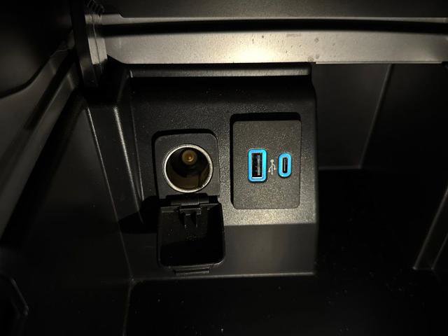 Certified 2022 Ford Explorer Platinum w/ Equipment Group 601A image 28