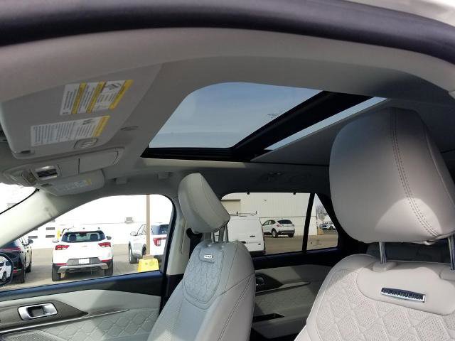 Certified 2025 Ford Explorer Platinum w/ Ultimate Package image 15