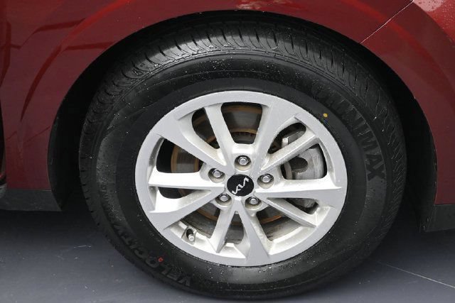 Used 2024 Kia Carnival LX FWD image 36