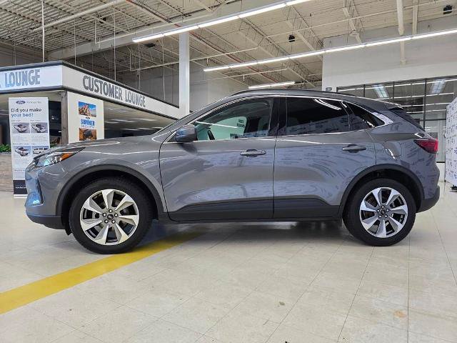 Certified 2025 Ford Escape Platinum AWD/4WD image 4