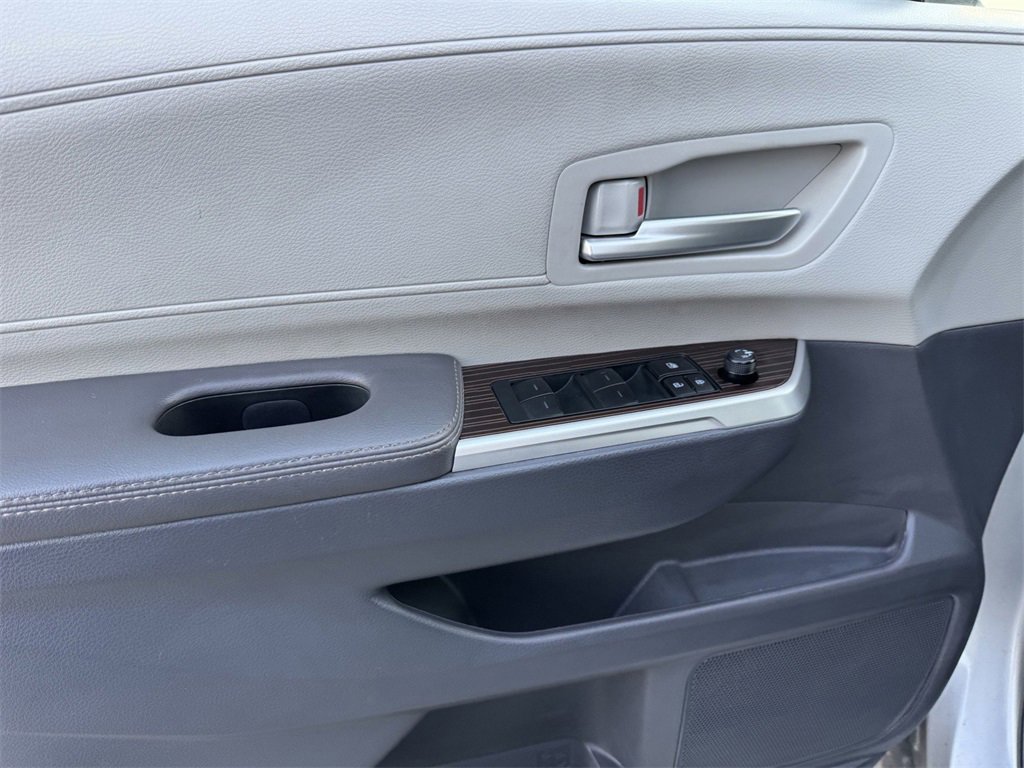 Used 2024 Toyota Sienna XLE image 12