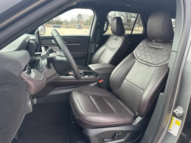 Certified 2025 Ford Explorer Platinum w/ LUX Leather Package AWD/4WD image 14