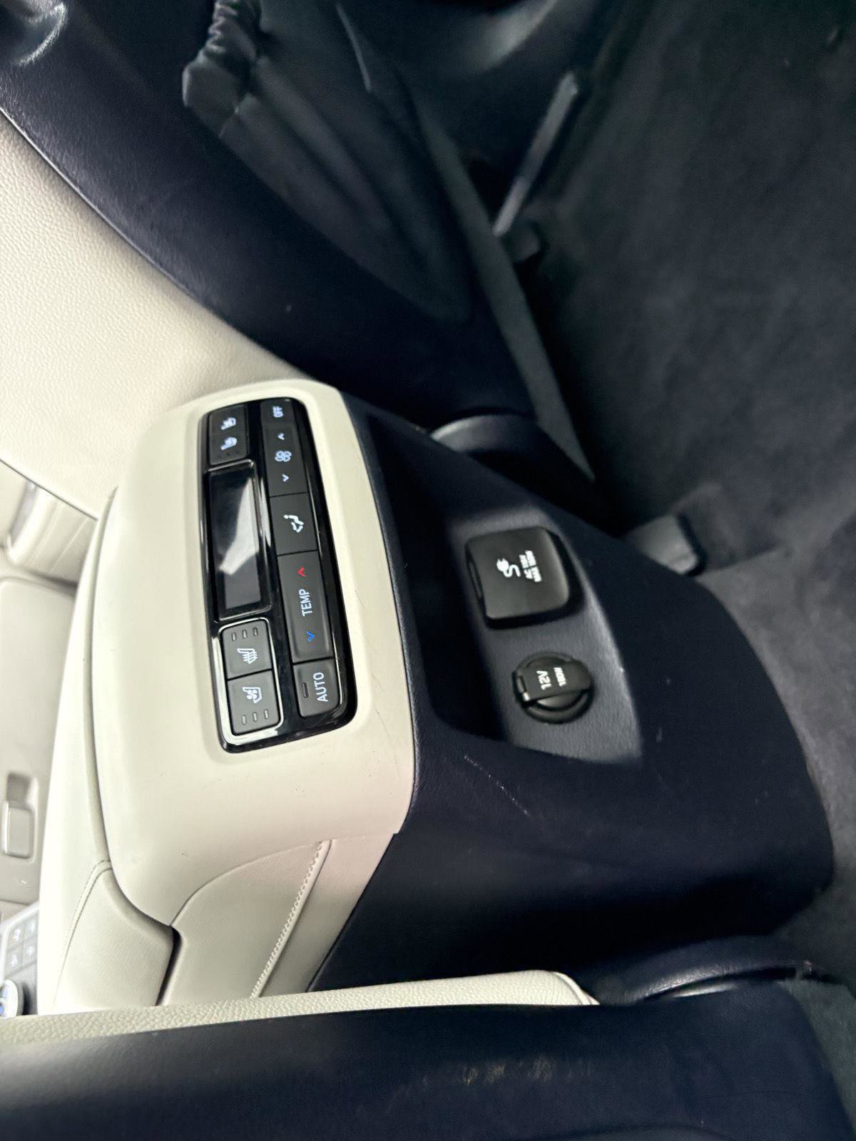 Used 2024 Hyundai Palisade Limited AWD/4WD image 18