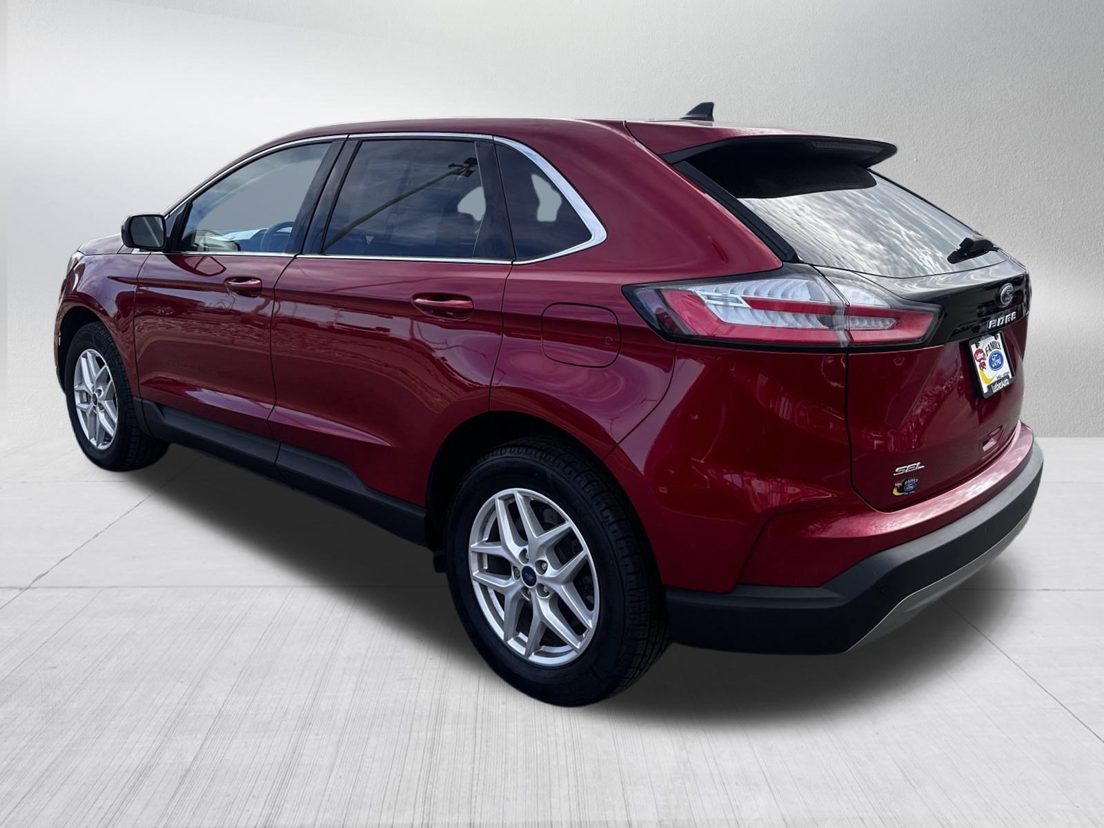 Certified 2022 Ford Edge SEL w/ Convenience Package image 3