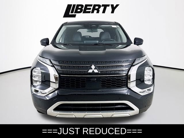 Used 2023 Mitsubishi Outlander SE image 2