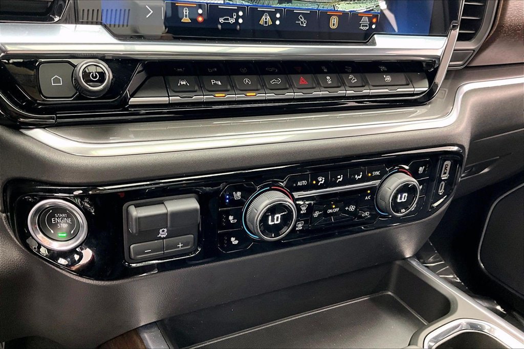 Used 2025 Chevrolet Silverado 1500 High Country w/ Technology Package AWD/4WD image 32