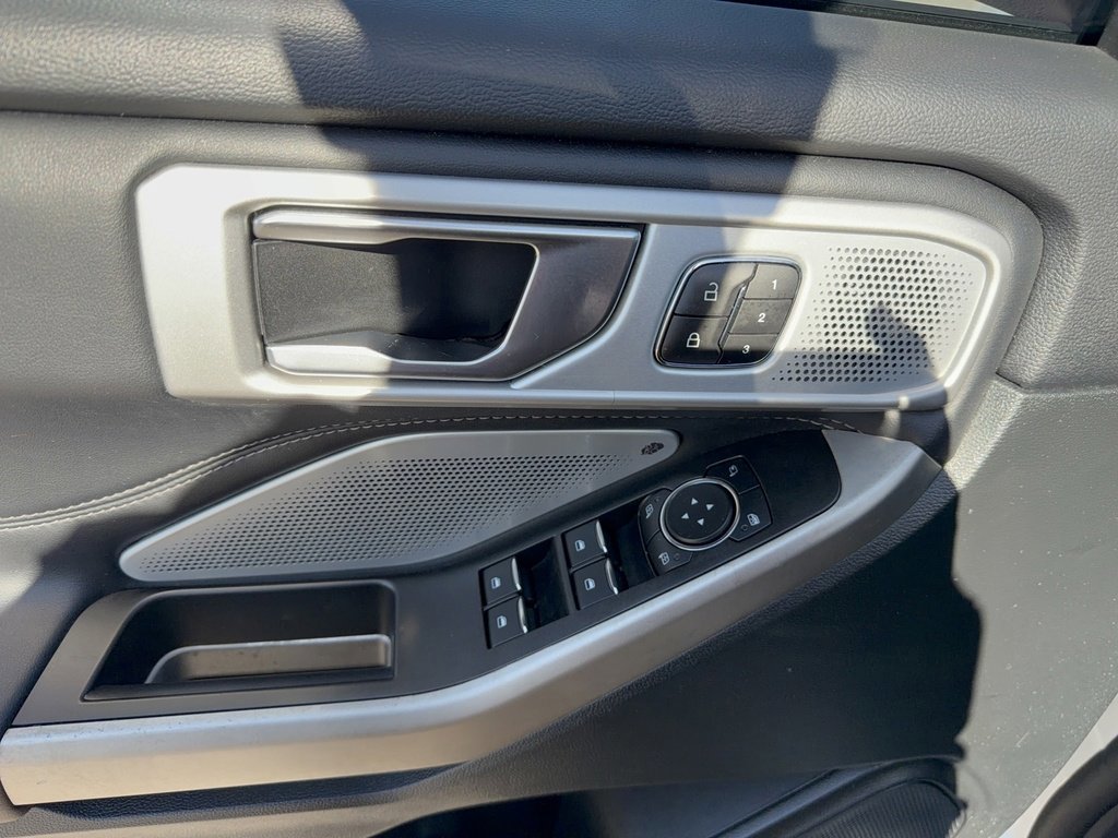 Certified 2022 Ford Explorer Limited w/ Limited Technology Package image 9