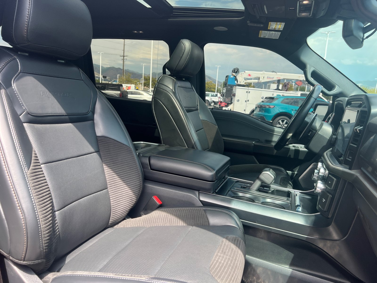 Certified 2022 Ford F150 Raptor w/ Raptor 37 Performance Package AWD/4WD image 35