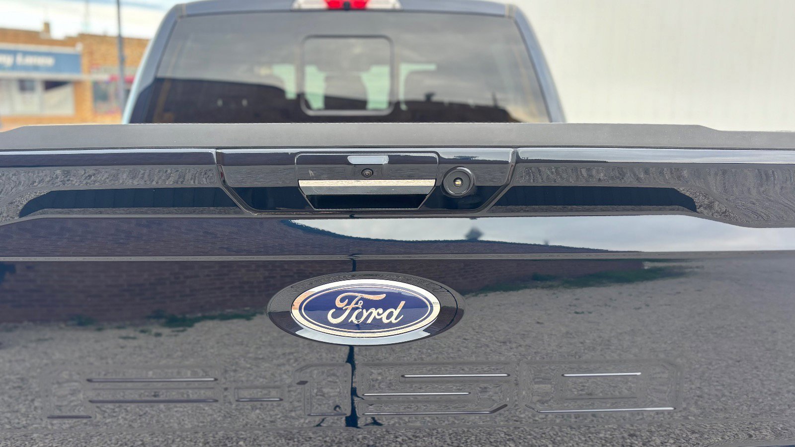 Certified 2022 Ford F150 Lariat w/ Equipment Group 502A High image 13