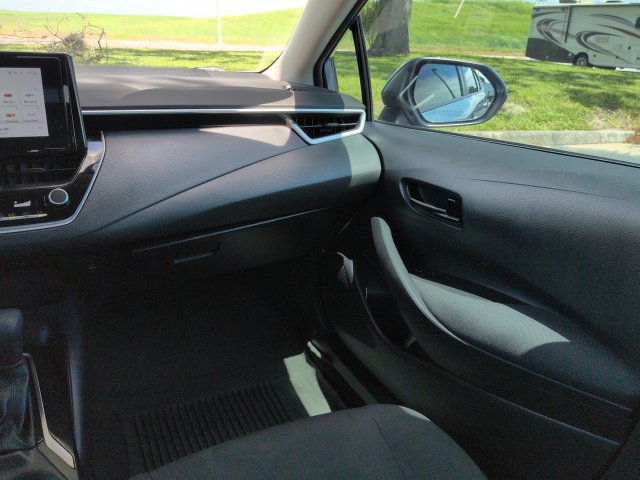 Used 2025 Toyota Corolla LE FWD image 16