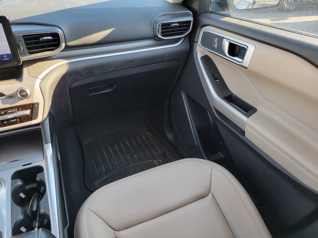 Certified 2020 Ford Explorer XLT w/ Equipment Group 202A image 20