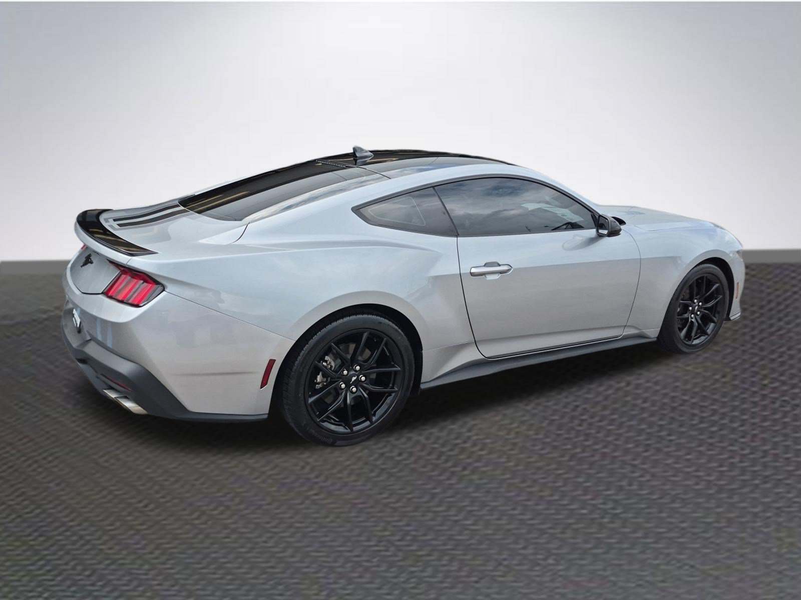 Certified 2025 Ford Mustang Coupe RWD image 4