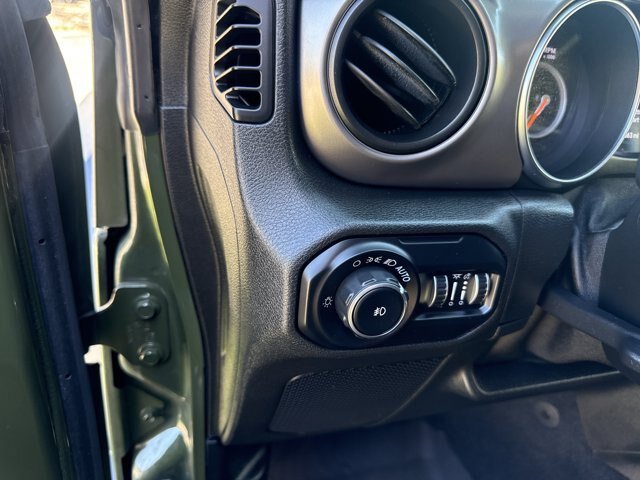 Used 2020 Jeep Wrangler Sport AWD/4WD image 16