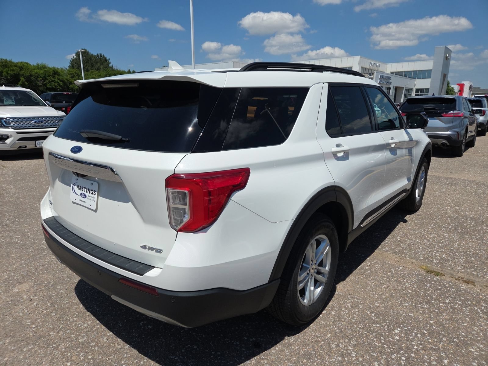Certified 2022 Ford Explorer XLT w/ Equipment Group 202A AWD/4WD image 9