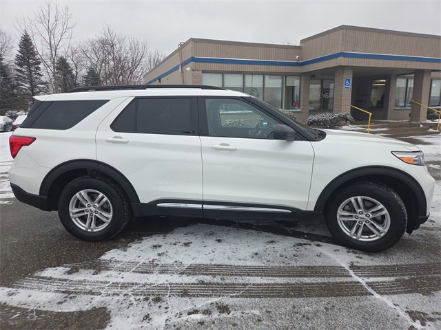 Certified 2022 Ford Explorer XLT w/ Equipment Group 202A image 4