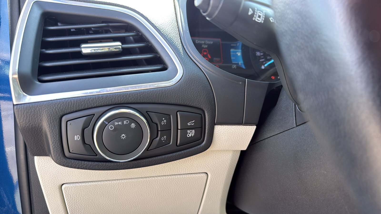 Certified 2024 Ford Edge Titanium AWD/4WD image 17