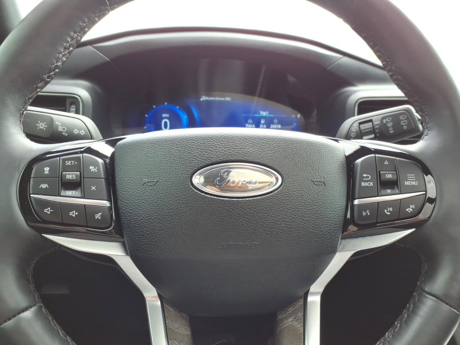 Certified 2023 Ford Explorer Platinum w/ Technology Package AWD/4WD image 24