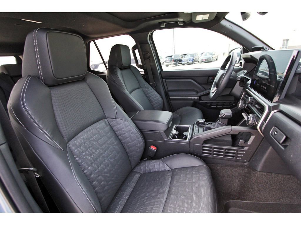 Used 2025 Toyota 4Runner TRD Off-Road Premium AWD/4WD image 31