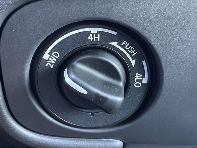 Used 2025 Nissan Frontier PRO-4X w/ Black Accent Package image 27