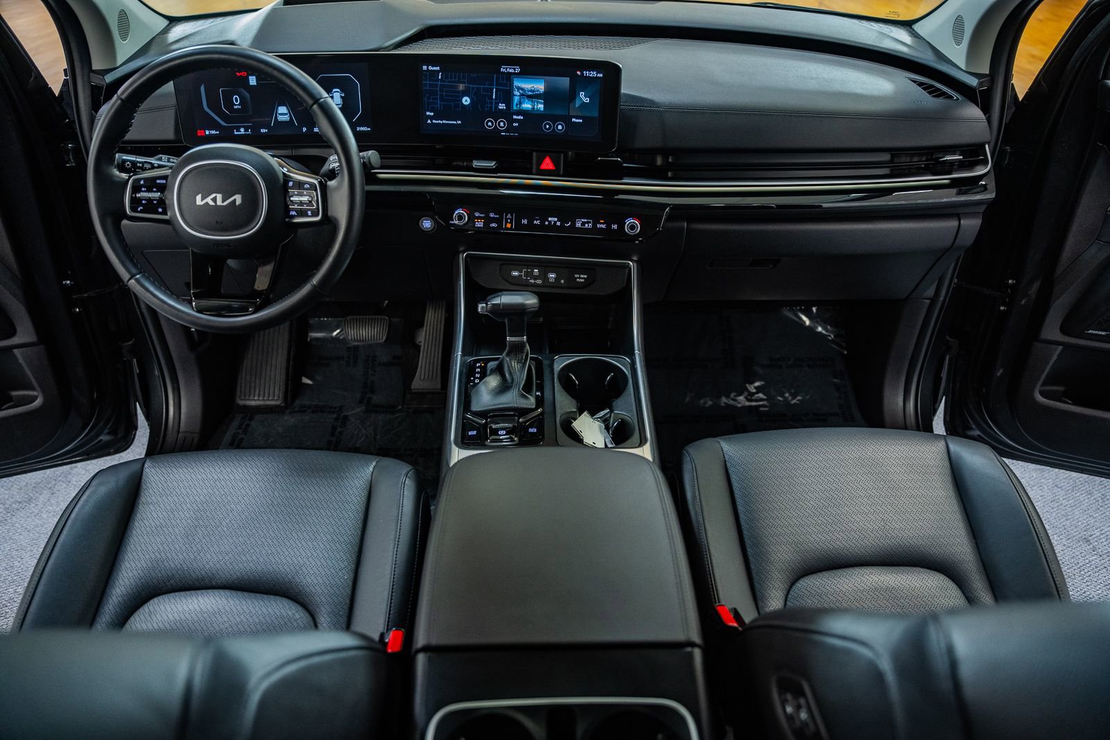 Used 2025 Kia Carnival SX Prestige image 26