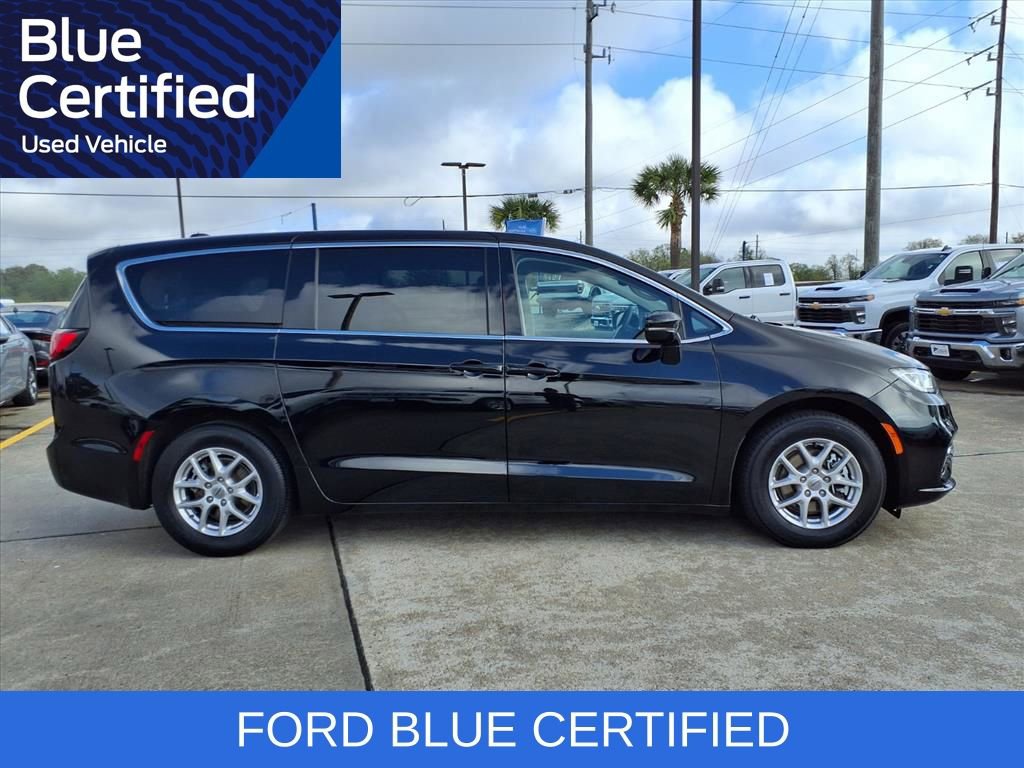 Used 2024 Chrysler Pacifica Touring-L image 8