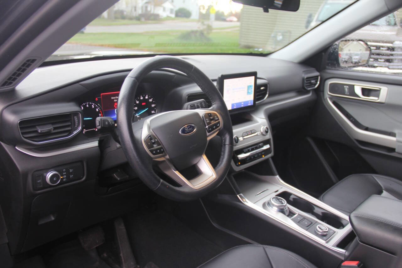 Certified 2022 Ford Explorer XLT w/ Equipment Group 202A image 24