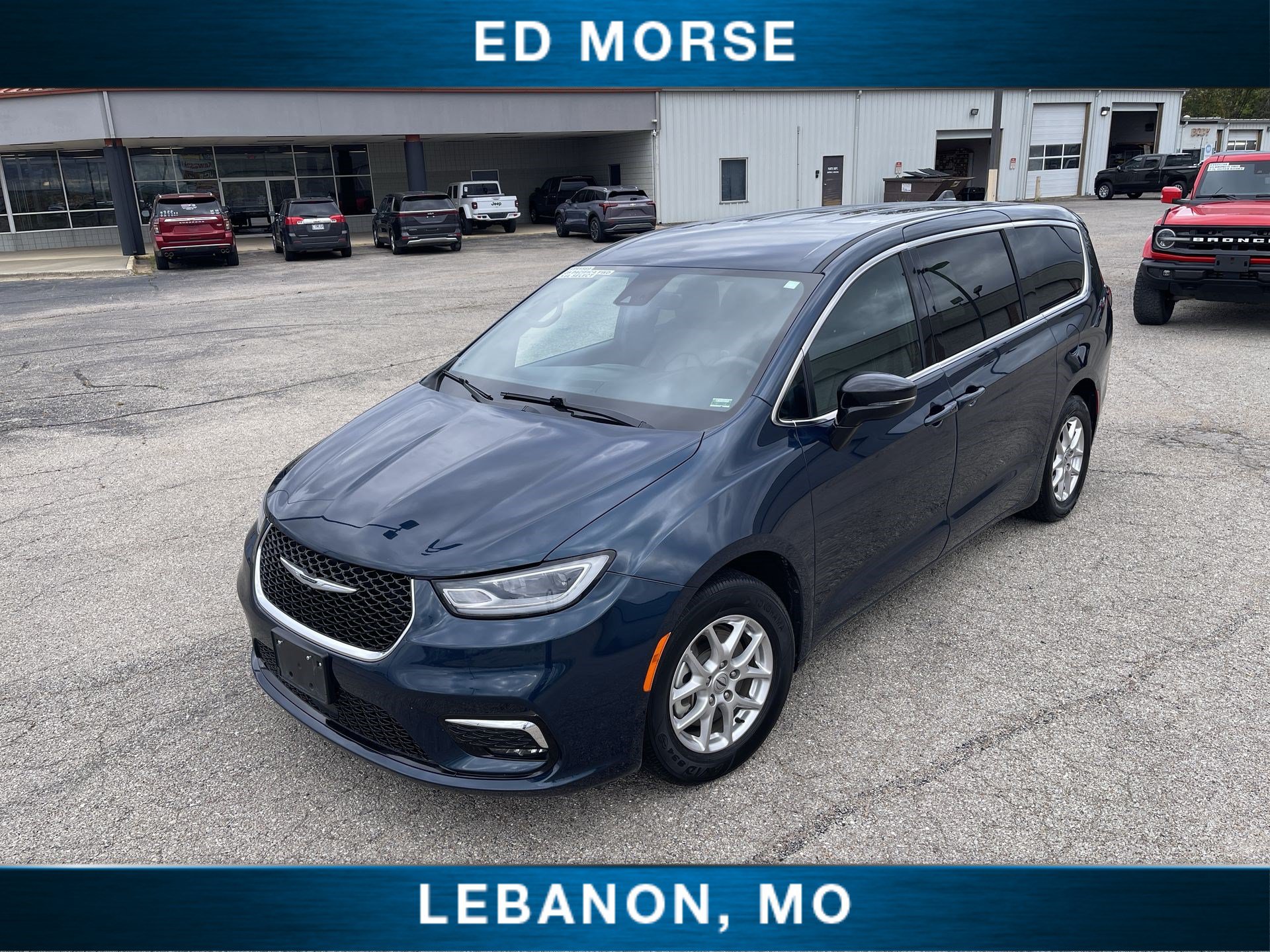 Used 2025 Chrysler Pacifica Select FWD image 19