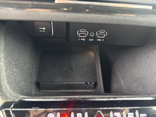 Used 2024 Jeep Wagoneer L Series II w/ Flexible Seating Group AWD/4WD image 27