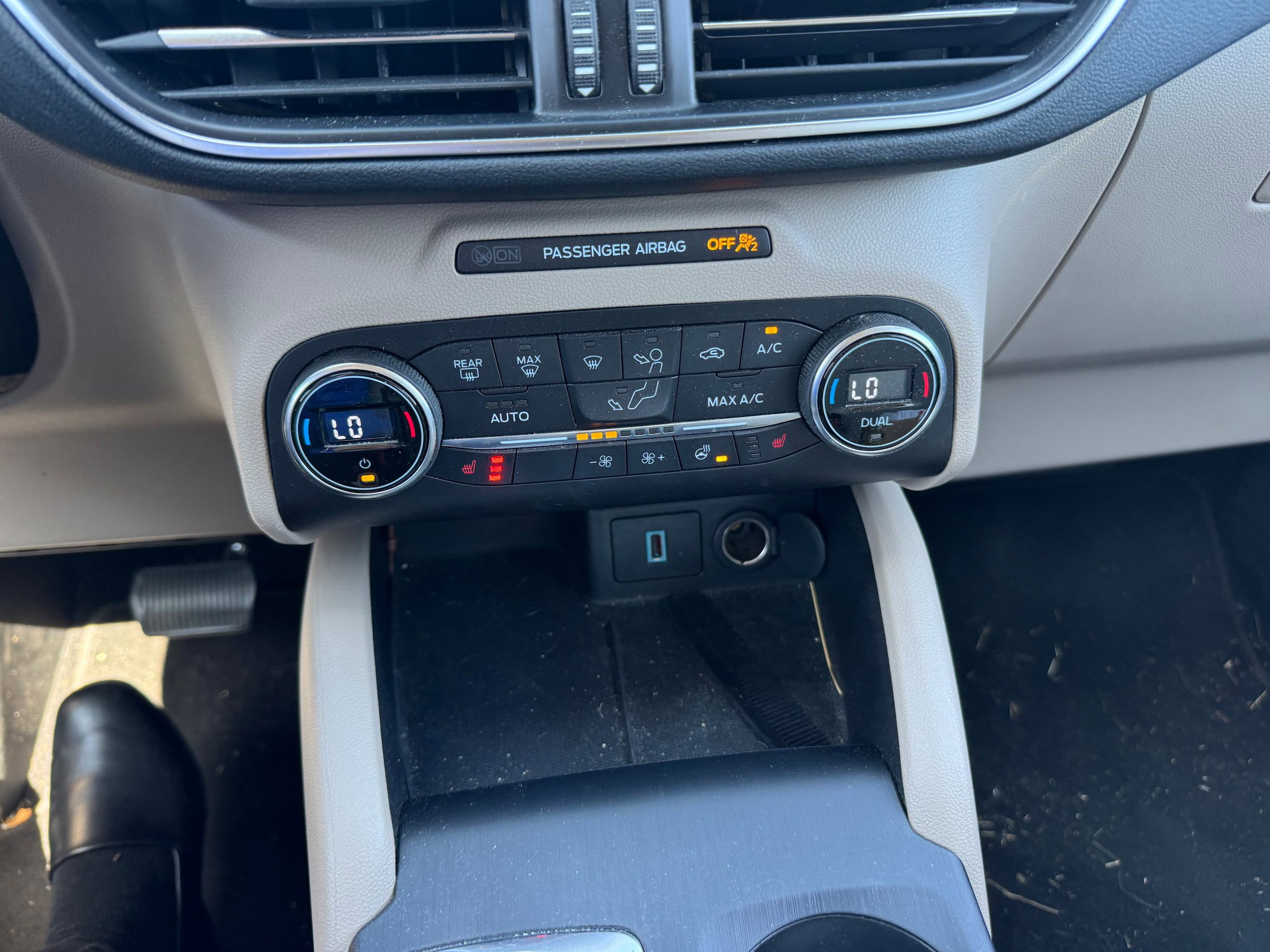 Certified 2020 Ford Escape Titanium AWD/4WD image 14