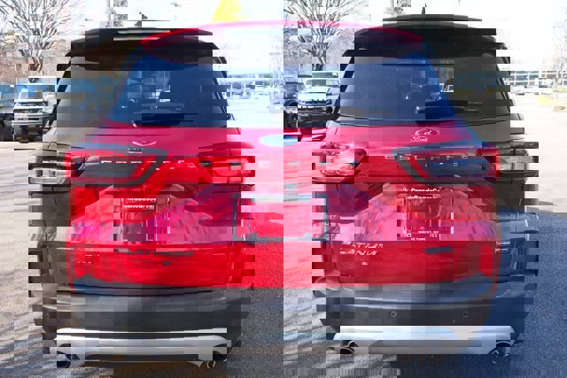 Certified 2025 Ford Escape Platinum w/ Premium Technology Package image 4