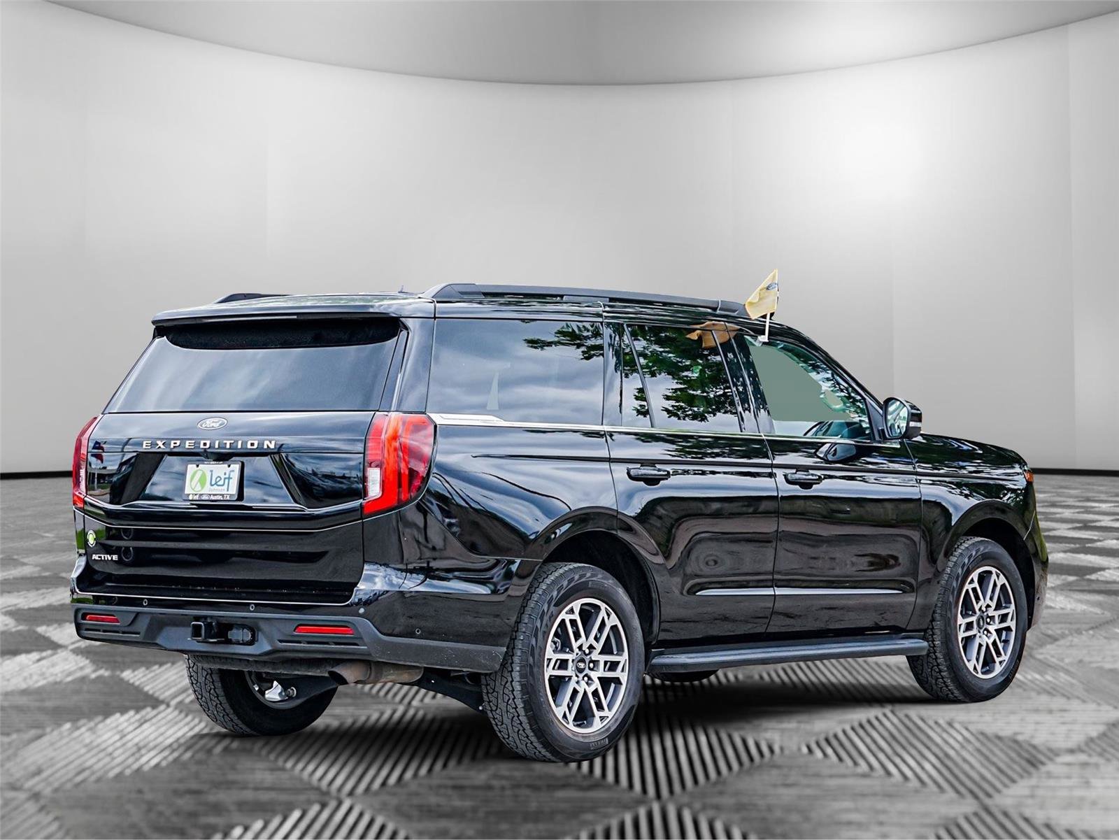 Certified 2025 Ford Expedition Active AWD/4WD image 5