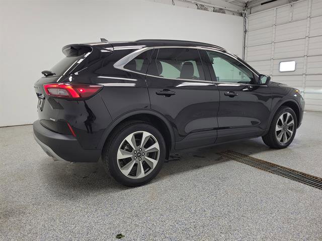 Certified 2025 Ford Escape Platinum AWD/4WD image 3