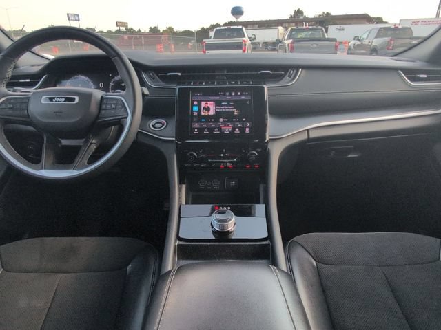 Used 2024 Jeep Grand Cherokee Altitude RWD image 15