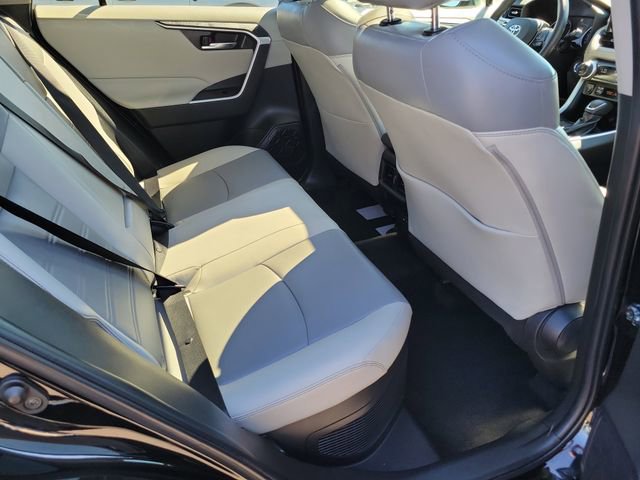 Used 2022 Toyota RAV4 XLE Premium image 18