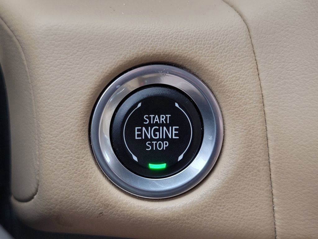 Used 2024 Chevrolet Suburban Premier image 33