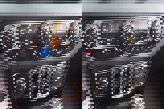 Used 2024 Jeep Wrangler Unlimited Sahara w/ Technology Group image 25