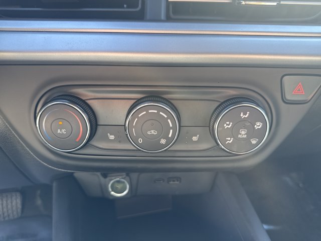 Used 2025 Chevrolet Trax RS w/ Sunroof Package FWD image 25